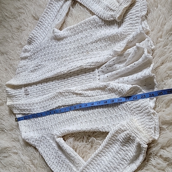 Madison Petite Crochet Open Weave Knit Balloon Sleeve Cardigan with Ruffle Back - Picture 7 of 9